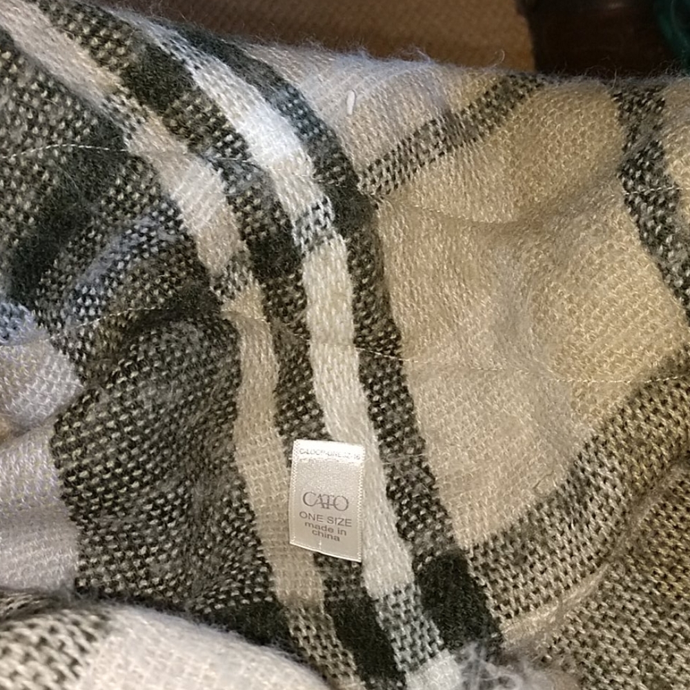 Poncho - Picture 2 of 4